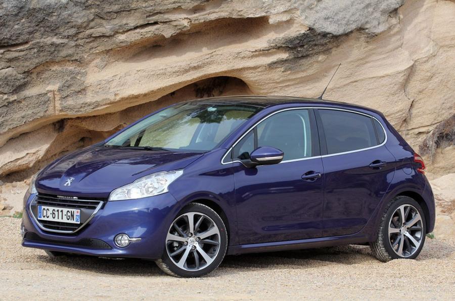  Peugeot 208 5-Door 2012 года  (фото 39 из 73)